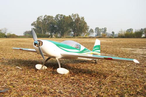 雷達行 Extra 300 EP 木機裝配及飛行測試